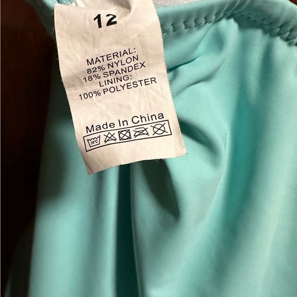 NWOT Slimming One Piece Swimsuit - Picture 3 of 3